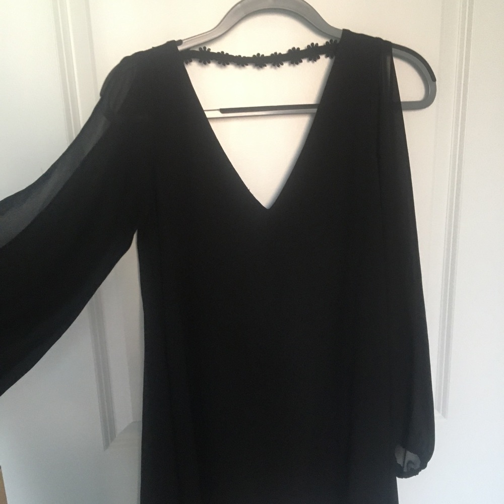 Cute black v neck low back cold shoulder long sleeve dress